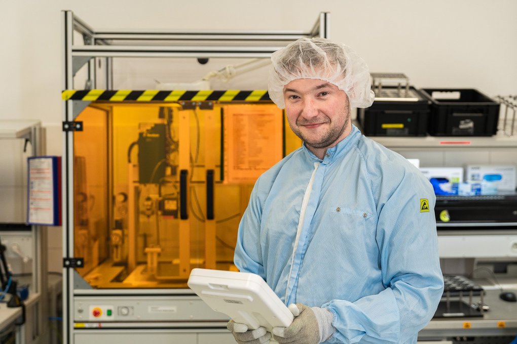 Du prüfst, montierst und justierst optische Baugruppen und Hightech-Geräte.