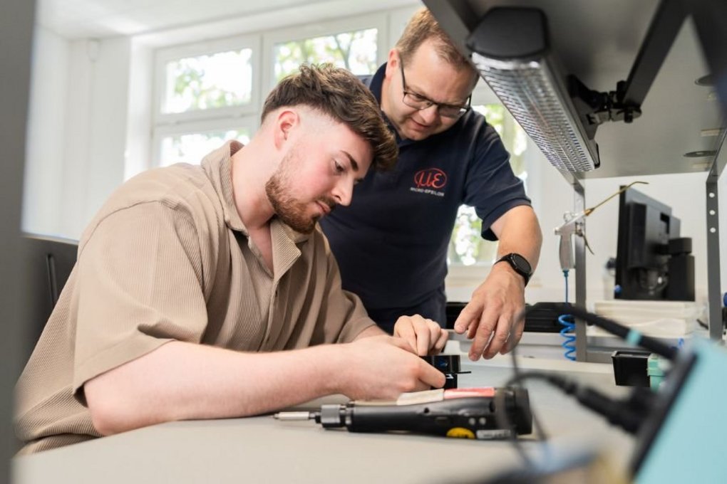 Du beendest gerade die Schule und sucht nach dem idealen Start ins Berufsleben? Entscheide dich für eine Ausbildung bei der MICRO-EPSILON Optronic!